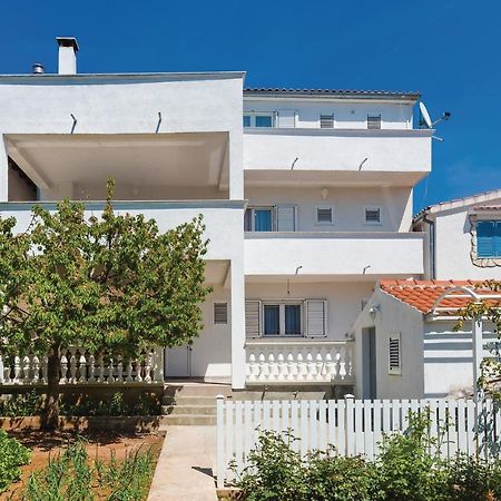 4 Bedroom Cozy Apartment In Vodice Exterior foto