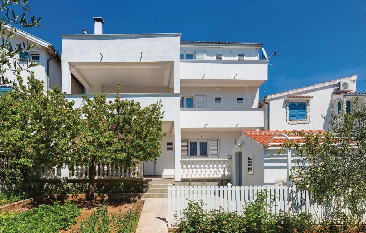 4 Bedroom Cozy Apartment In Vodice Exterior foto