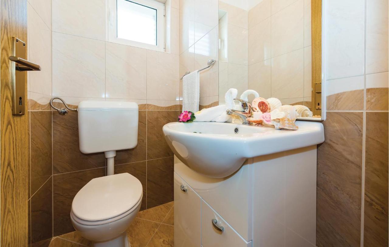 4 Bedroom Cozy Apartment In Vodice Exterior foto