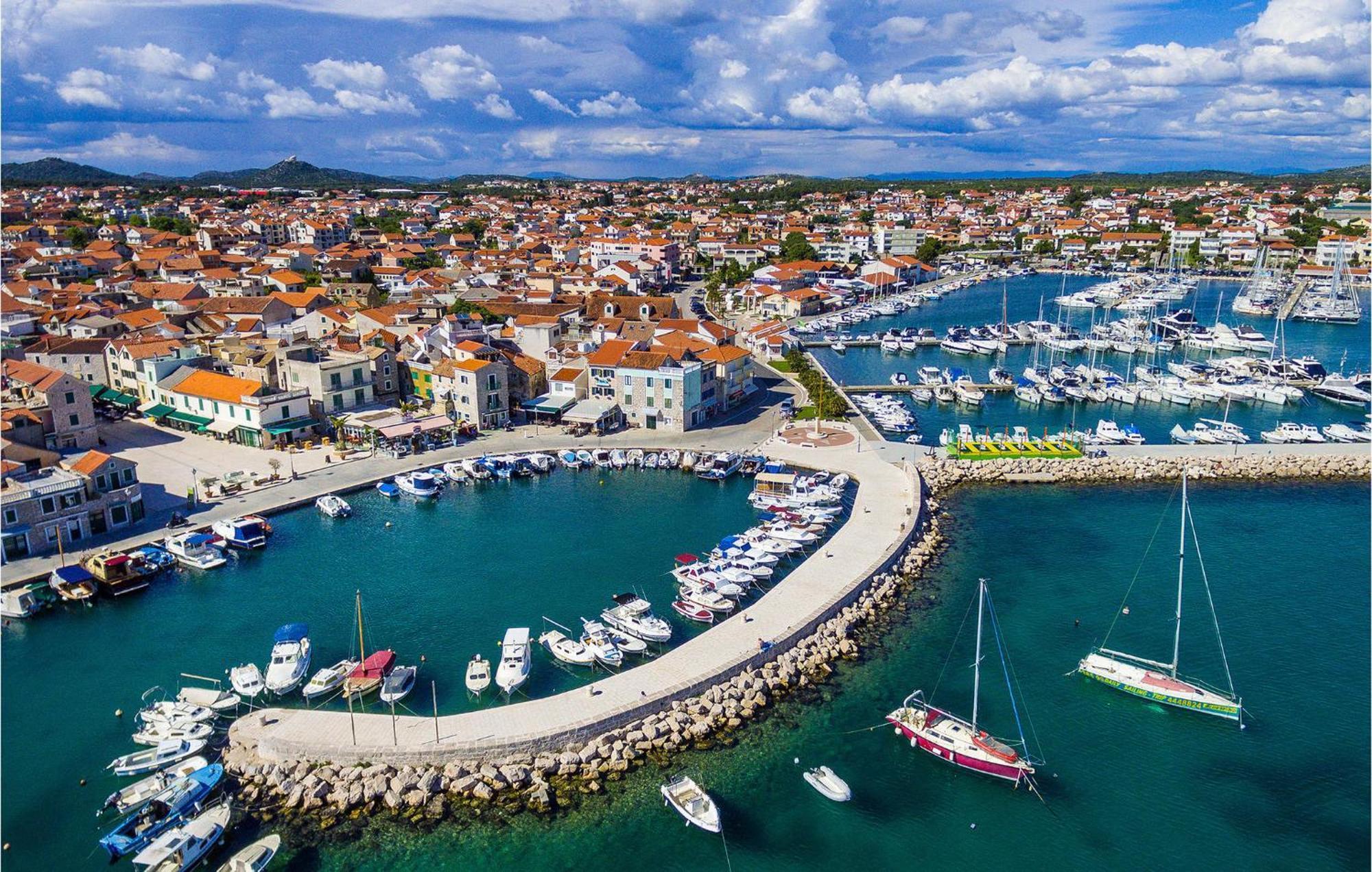 4 Bedroom Cozy Apartment In Vodice Exterior foto